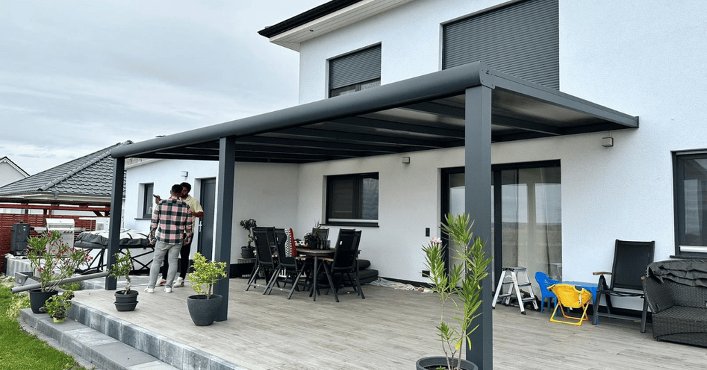 Terrassenüberdachung mit Montage in der Nähe – So findest du den richtigen Anbieter