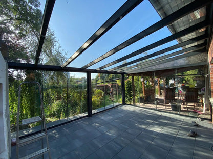 Alu Premium Kaltwintergarten Innenansicht im Aufbau